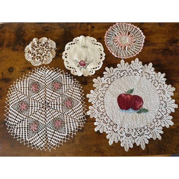 Vintage Crochet Doilies & Embroidered Table Mats Set Of 5 - Picture 1 of 16